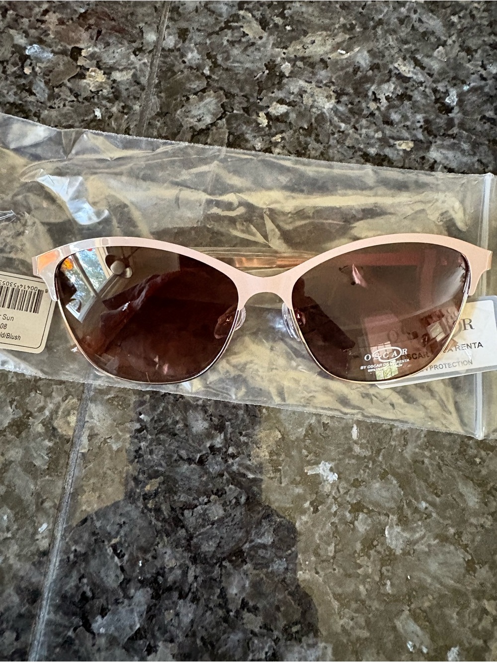 Oscar de la Renta Pink Cat-Eye Sunglasses with Brown Gradient Lenses